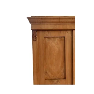 IS-133-AR Antique Ash-Veneered armoire – detail of door and cornice